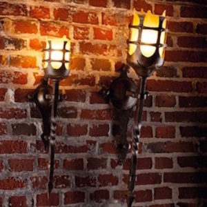 Antike Wandfackel-Leuchte in zwei Größen