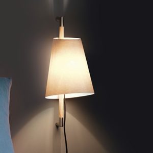 harmonische Wandlampe mit Schalter und Kabel