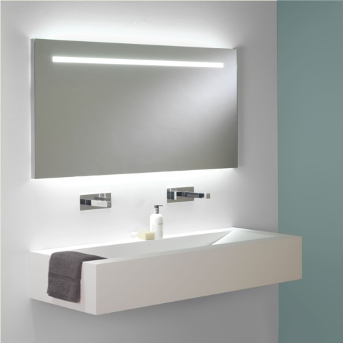 Großer Wandspiegel Bad mit integrierter Beleuchtung und Schalter