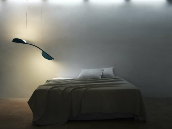 Leichte schwebende Designer Hängeleuchte Idee fürs moderne Schlafzimmer