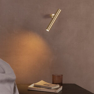 Elegante Bettleseleuchte in Gold für moderne Schlafzimmer