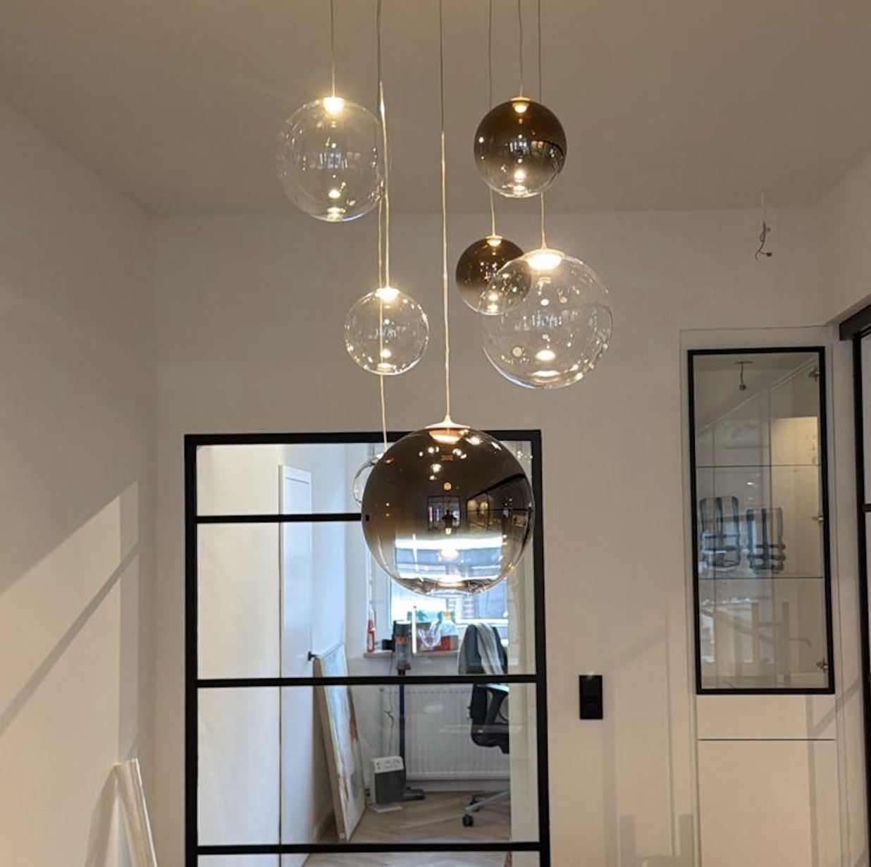 Elegante Kugel-Pendelleuchte aus Glas – Individuelle Lichtkompositionen