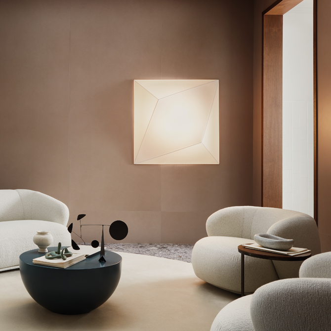 Große moderne Wandleuchte mit geometrischem Design